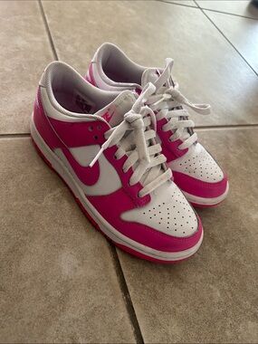 Nike Girls Pink and White Low-Top Sneakers Size 4